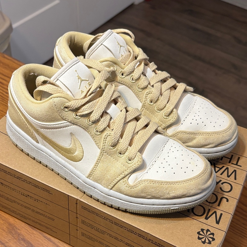 Nike Air Jordan Low in Tan and White